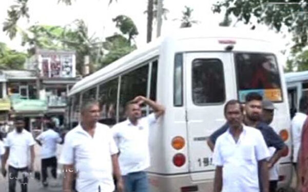 பணிப்புறக்கணிப்பில் ஈடுபடும் சொகுசு பேருந்து சாரதிகள்