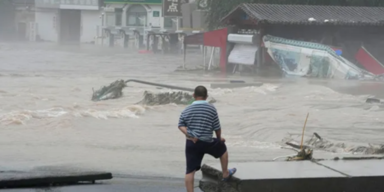 சீனாவில் இயற்கையின் கோர தாண்டவம்