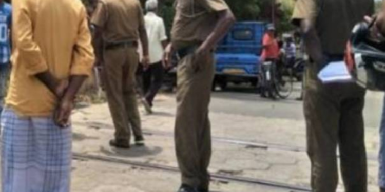 யாழில் 54 வயது குடும்பஸ்தரை அடித்து கொன்ற பொது மக்கள்!