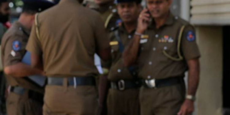 யாழில்  பெற்றோல் குண்டு வீசித் தாக்குதல் நடத்திய ஆறு இளைஞர்கள் கைது!