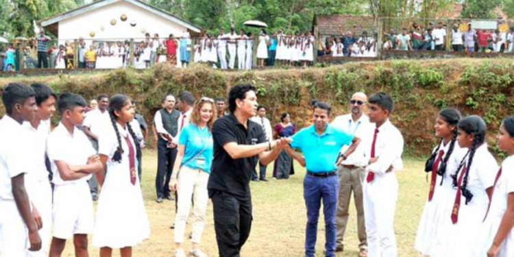 இலங்கை மாணவர்களுக்கு கிரிக்கெட் பயிற்சி வழங்கிய சச்சின் டெண்டுல்கர்!