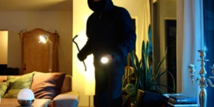 ஸ்ரீலங்கன் எயர்லைன்ஸ் ஊழியர் வீட்டில் அரங்கேறிய சம்பவம்!