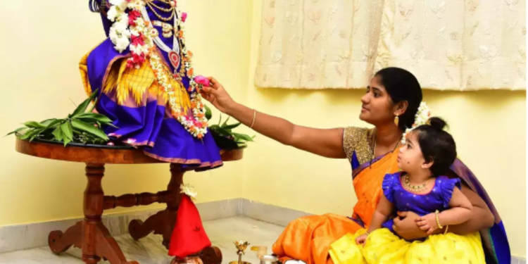 ஆகஸ்ட் 25 வரலக்ஷ்மி விரதம்; பெண்கள் மறக்காமல் கடைப்பிடியுங்கள்!