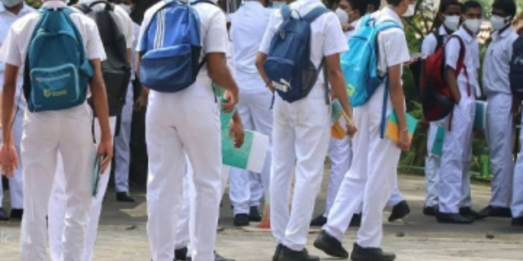 உயர்தர மாணவர்கள் இருவர் கைது!