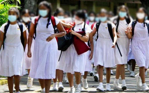 மாணவிகளின் மாதவிடாய் நாட்களை கணக்கெடுத்து கேட்கும் அதிபர்