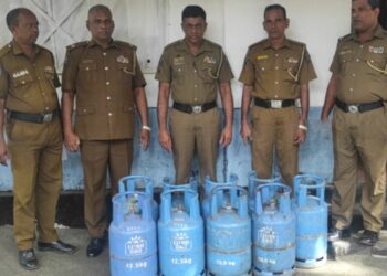 சிலிண்டர்களை திருடிய நபர்கள் கைது!