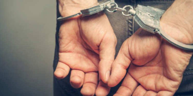 பரீட்சையின் போது மோசடியில் ஈடுபட்ட ஆசிரியர் கைது!