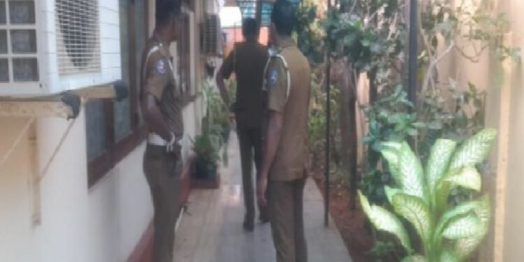 யாழ் விடுதி ஒன்றில் சடலமாக மீட்க்கப்பட்ட சிறுமி தொடர்பில் வெளியாகும் பல அதிர்ச்சி தகவல்கள்