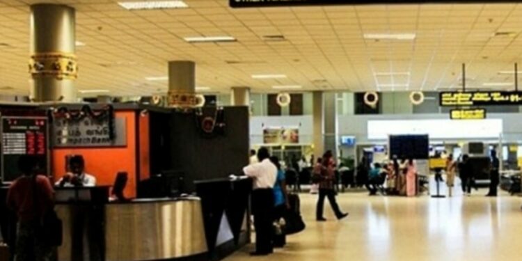 வெளிநாட்டிலிருந்து வந்த பெண் கைது!