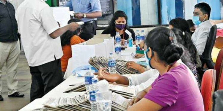 அரச அதிகாரிகள் தொடர்பில் கட்டாயமாகும் நடைமுறை!