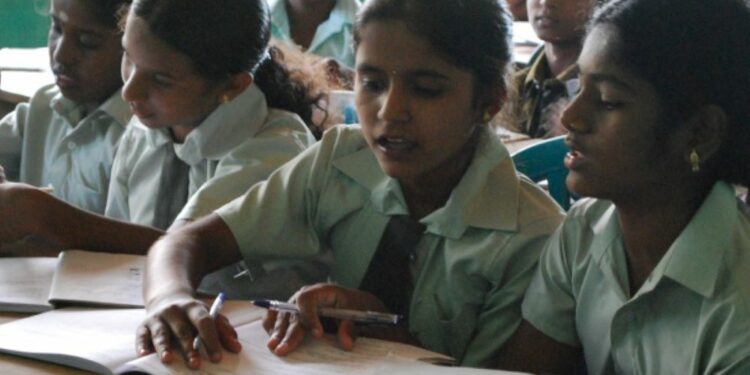 தனியார் வகுப்புகளை நடாத்திய ஆசிரியர்கள் இடமாற்றம்!