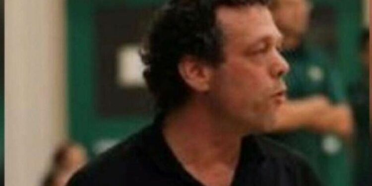 கனடாவில் மோசமான செயலில் ஈடுபட்ட ஆசிரியர்