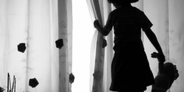 தாயின் இரண்டாவது கணவரால் தாக்கப்பட்ட 9 வயது சிறுமி