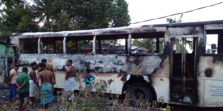 யாழில் நிறுத்தி வைக்கப்பட்டிருந்த பேருந்து தீக்கிரையானது!