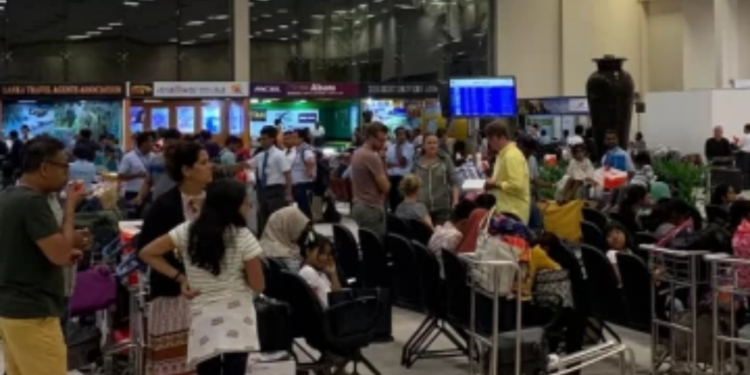 கட்டுநாயக்க விமான நிலையத்தில் பதற்றம்!