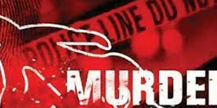 தாய் மற்றும் சகோதரிகளுடன் வசித்து வந்த இளைஞர் படுகொலை!