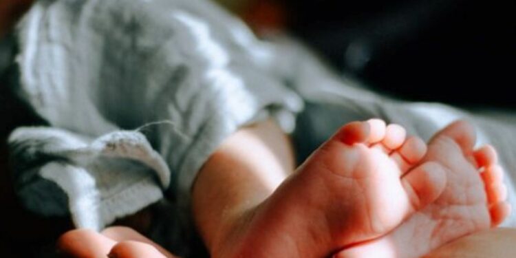 பச்சிளம் சிசுவை அடித்துக் கொன்ற தாய் கைது!