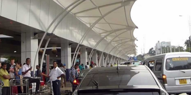 விமான நிலையத்தில் கடத்தப்பட்ட வர்த்தகர் தொடர்பில் இருவர் கைது!