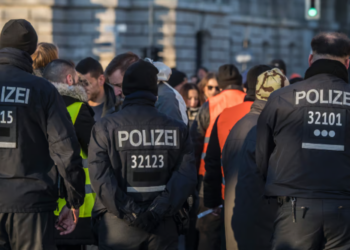 ஜேர்மனியிலுள்ள யூத வழிபாட்டு தலத்தின் மீது தாக்குதல்!