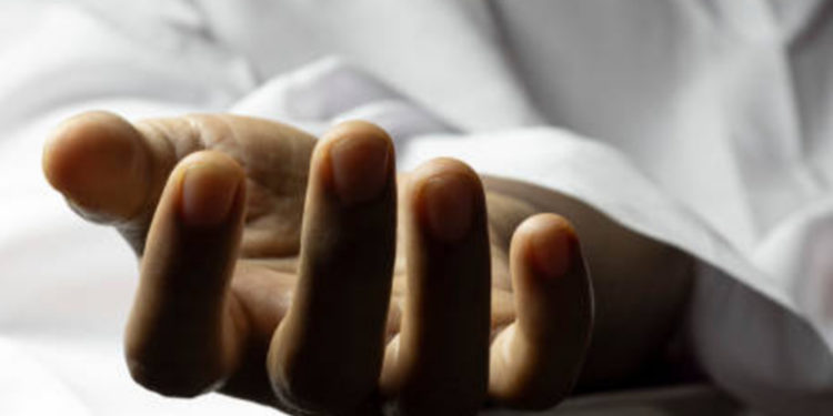 கணவனின் தாக்குதலால் மனைவி உயிரிழப்பு கணவன் தலைமறைவு!