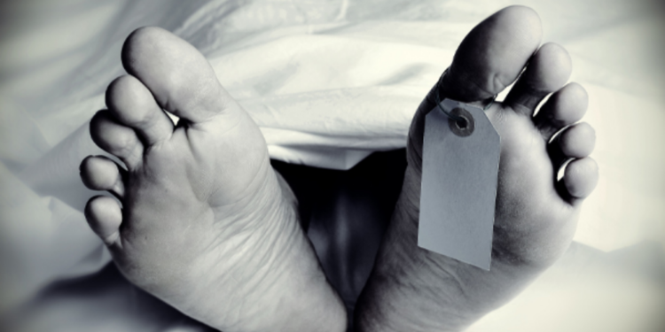 மண்வெட்டியால் மனைவியை அடித்துக் கொன்ற கணவன்