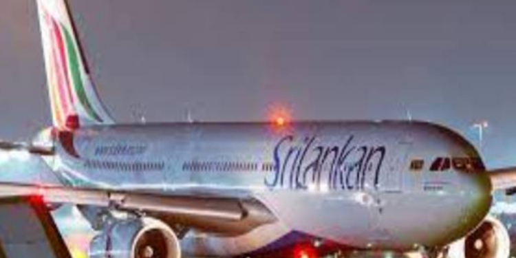 இந்தியாவில் அவசரமாக தரையிறக்கப்பட்ட இலங்கை விமானம்!