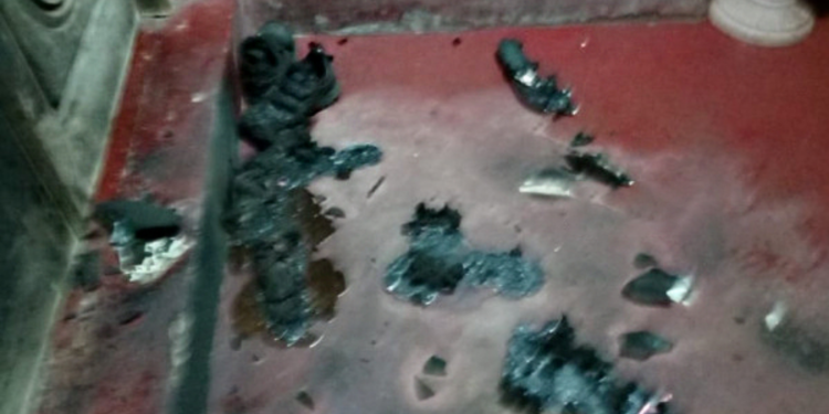 யாழ் வீடொன்றில் பெற்றோல் குண்டு தாக்குதல் !