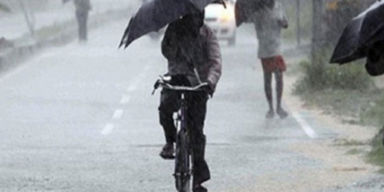 சீரற்ற காலநிலையால் யாழ் இந்து ஆலயம் சேதம்