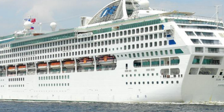 இலங்கை வந்தடைந்த பிரம்மாண்ட கப்பல்