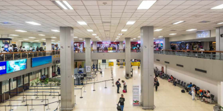 குடும்பத்துடன் நாடு திரும்பிய நபர் கைது!