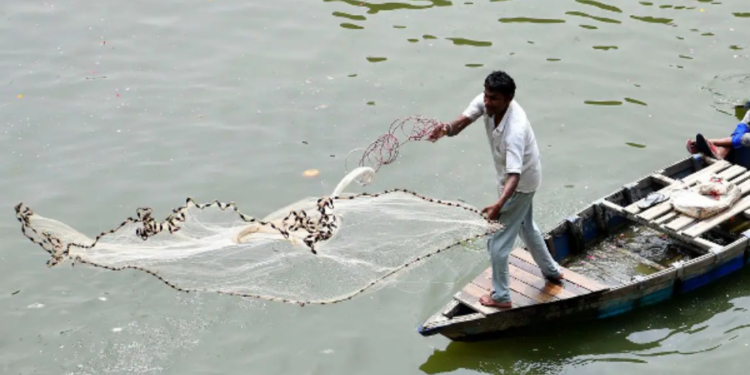 மீன் பிடிக்க சென்ற தந்தையும் மகனும் பரிதாப மரணம்!