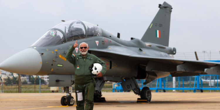 போர் வீரரான  மோடி!