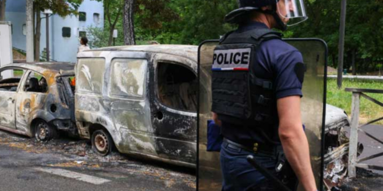 பிரான்ஸில் கொடூரம்; பெற்ற பிள்ளைகள் மூவரை குத்திக் கொன்ற தந்தை