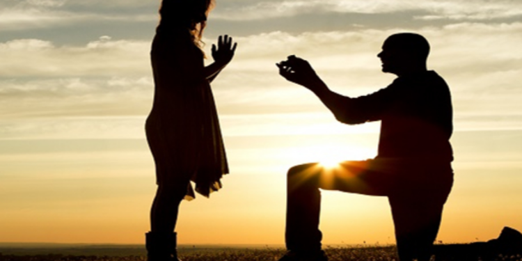 காதலிக்க மறுப்பு தெரிவித்த யுவதி மீது கத்திக் குத்து தாக்குதல்!