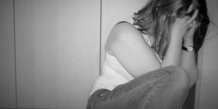 15 வயது காதலியை நபர்களுக்கு விற்பனை செய்த இளைஞர் கைது!