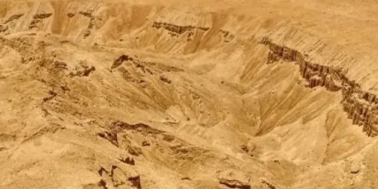 இலங்கையில் இருந்து  தங்கம் கலந்த மண் கொள்கலன்களை வெளிநாட்டிற்கு கடத்த முயற்சி!