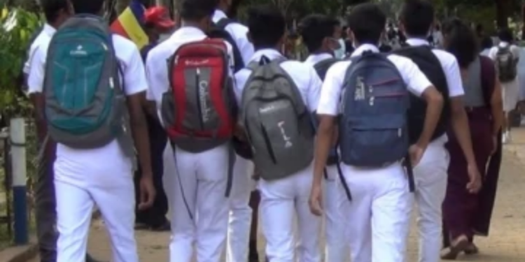 வவுனியாவில் பெற்றோர் மாணவர்களிடையே குழப்பம்!