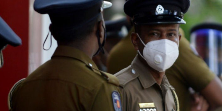 யாழில் விசேட சுற்றிவளைப்பில் ஈடுபடும் பொலிசார்