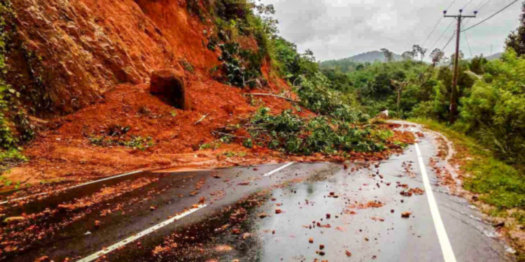 மண்சரிவு!