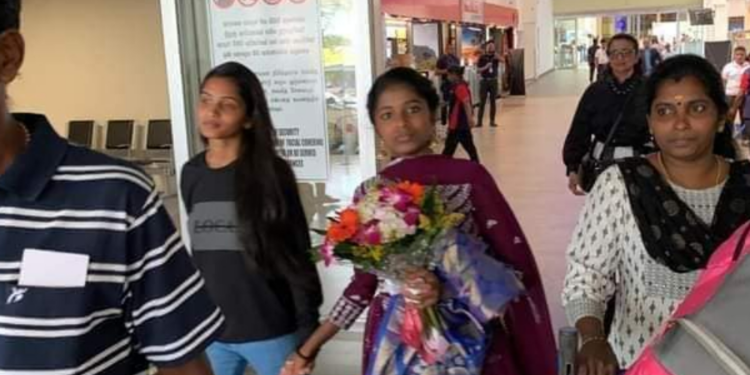 நாடு திரும்பினார் அசானி