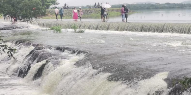 வவுனியாவில் வான் பாயும் 479 குளங்கள்