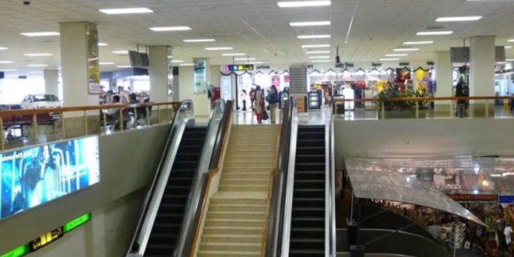 பல கோடியை வருமானமாக பெற்றுள்ள இலங்கை கட்டுநாயக்க விமான நிலையம்!