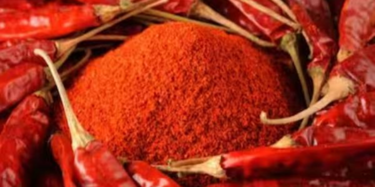 கொழும்பில் மிளகாய் தூள் மோசடி கும்பல்!