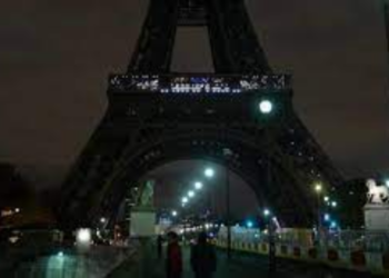 காலவரையின்றி மூடப்படும் ஈபிள் கோபுரம்