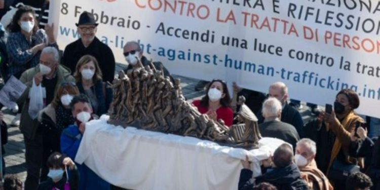 இத்தாலியில் தலைதூக்கும் மனித வியாபாரம்!