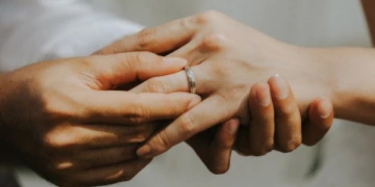 இலங்கை பெண்களை ஏமாற்றிய வெளிநாட்டு பிரஜைகள் கைது!