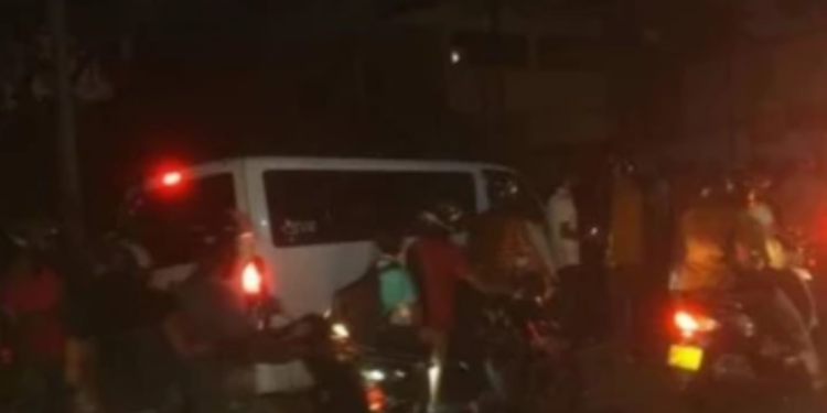 யாழ் வீடொன்றின் மீது பெற்றோல் குண்டு தாக்குதல்!