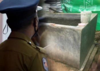 தண்ணீர் தொட்டியை சோதனை செய்த பொலிசாருக்கு காத்திருந்த அதிர்ச்சி!