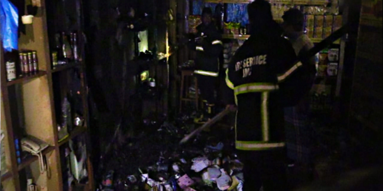 யாழில் தீக்கிரையான கடைகள்