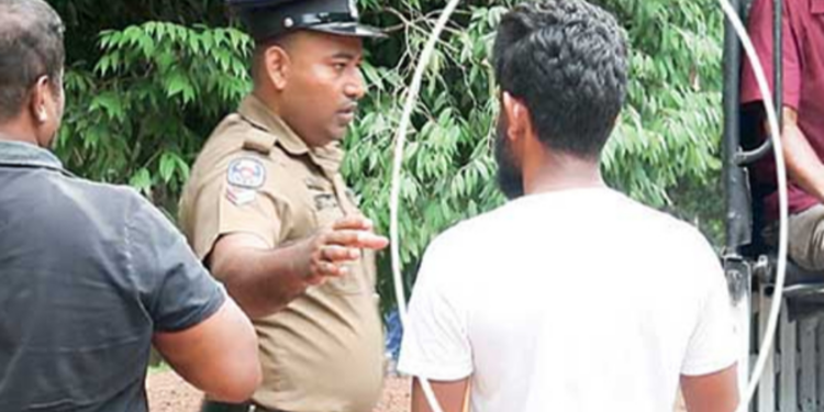 பெற்ற மகளின் வாழ்க்கையை சீரழித்த தந்தை!